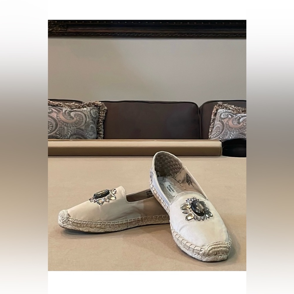 Vera Wang ladies tan Crystal embellished shoes size 8.5 price is firm